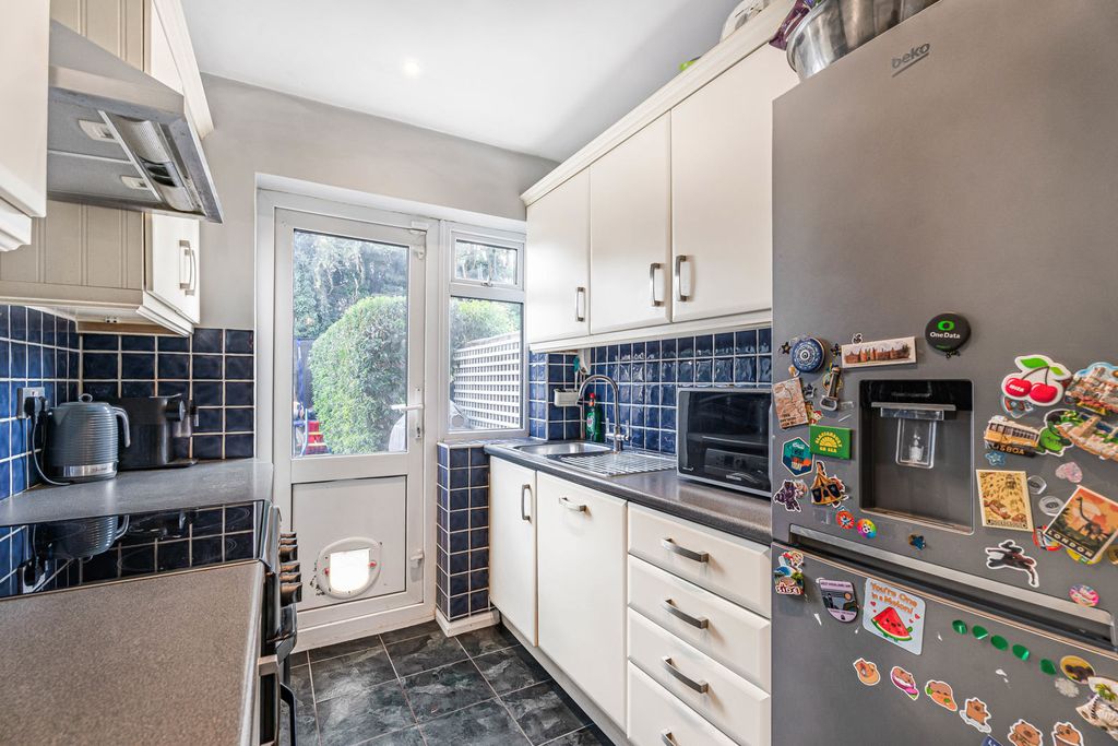 Property photo 3 of 14 Kitchen