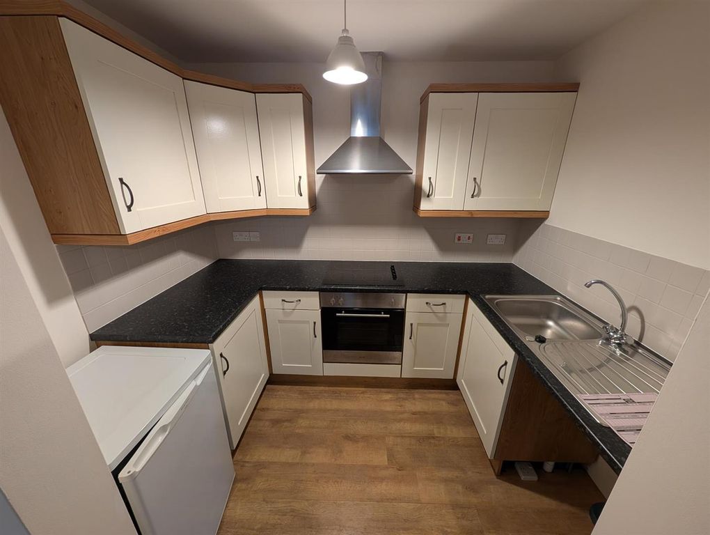 Property photo 2 of 8 1000022984.Jpg