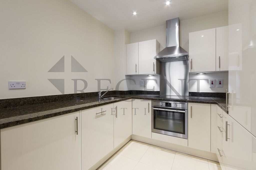 Property photo 3 of 7 Kitchen