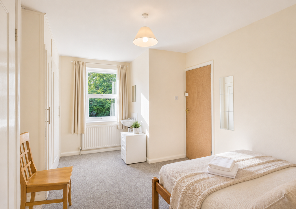 Property photo 3 of 11 Bed 3