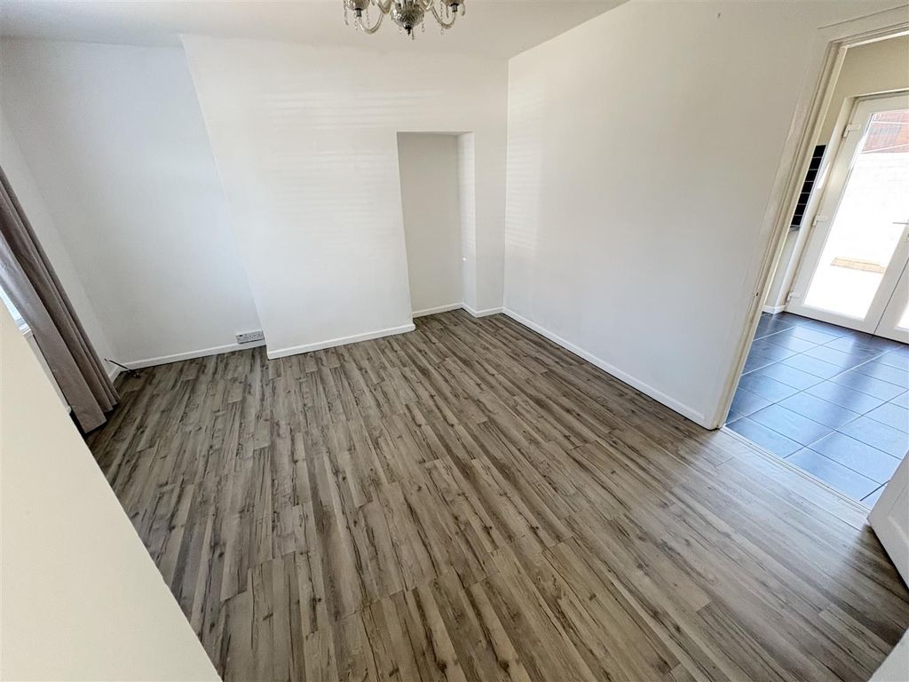 Property photo 2 of 16 Lounge.Jpg
