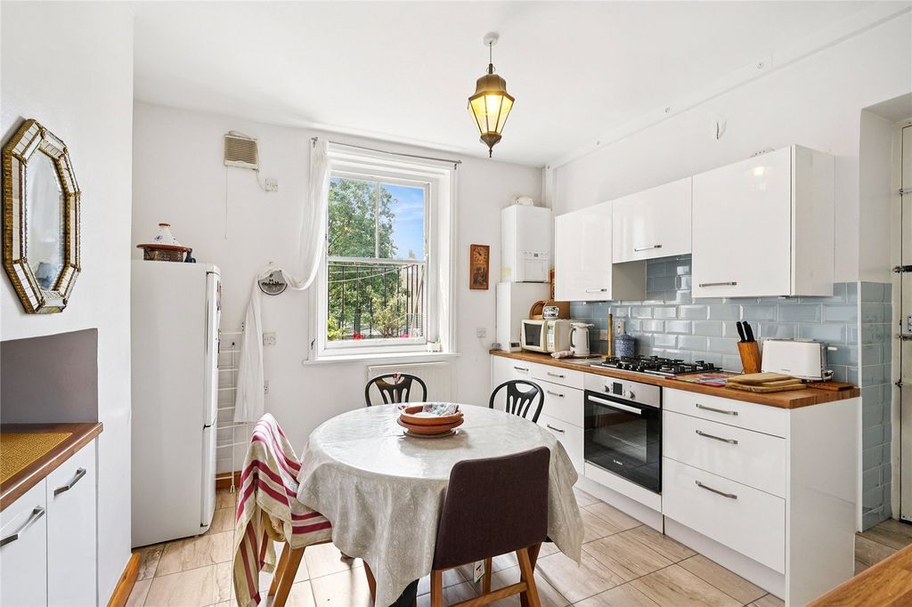 Property photo 3 of 8 Kitchen/Dining