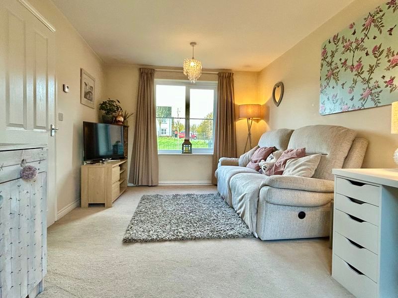 Property photo 3 of 18 Lounge