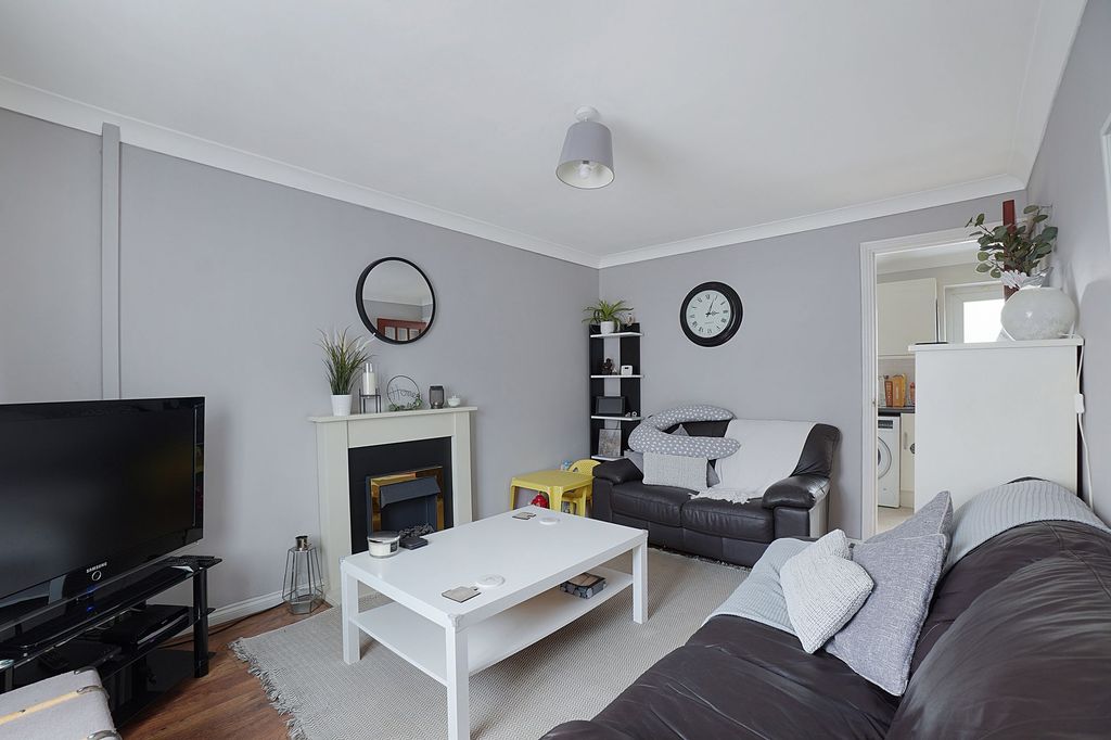 Property photo 3 of 18