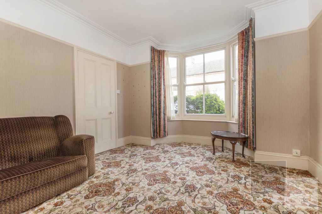 Property photo 3 of 14