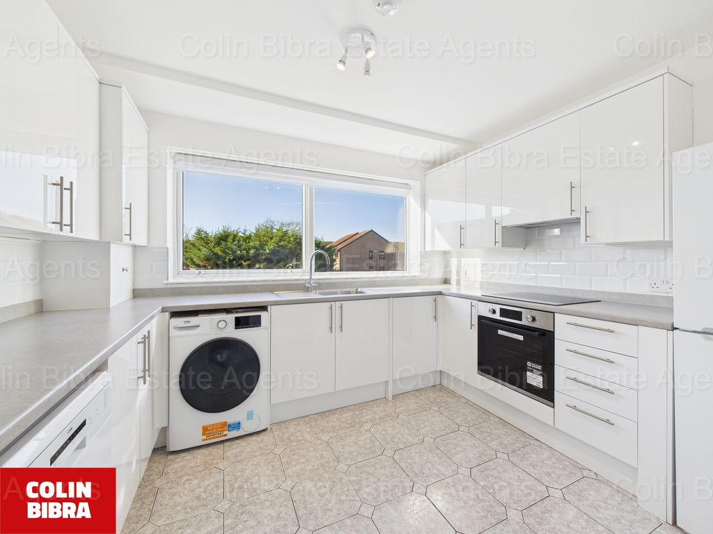 Property photo 3 of 12 Cam04175G0-Pr0065-Still004