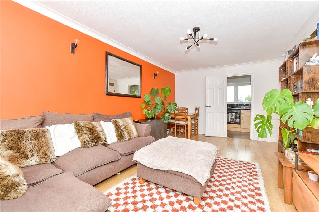 Property photo 3 of 11 Lounge/Diner