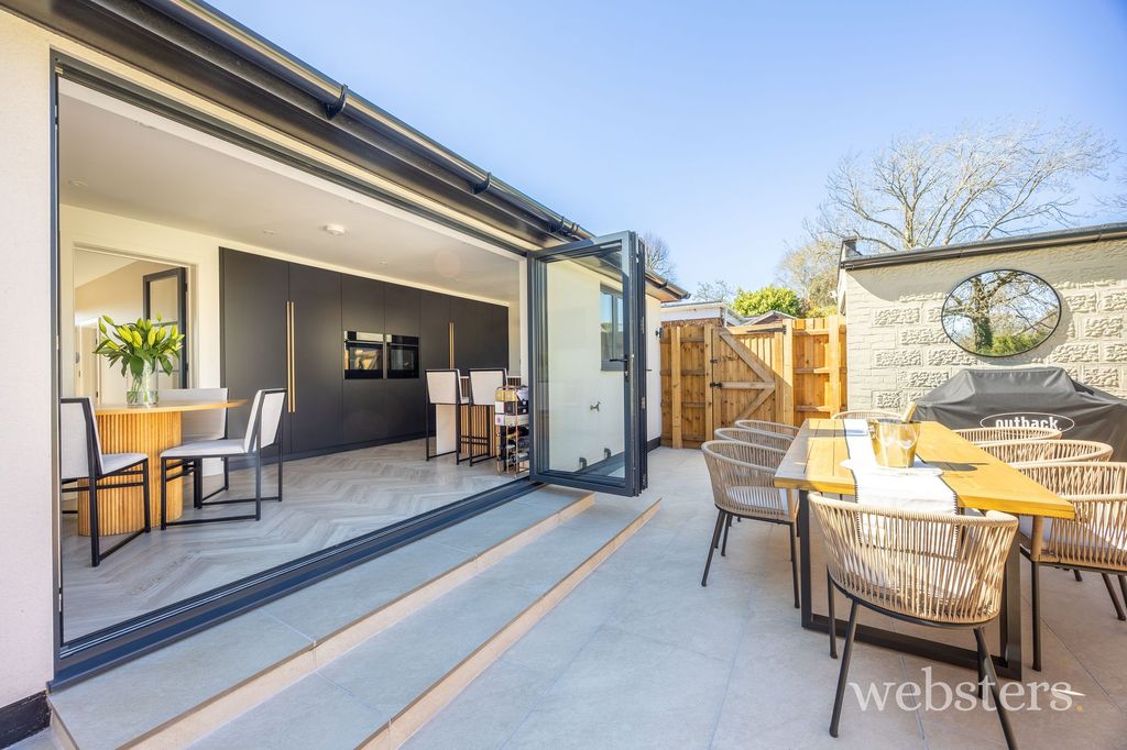 Property photo 2 of 34