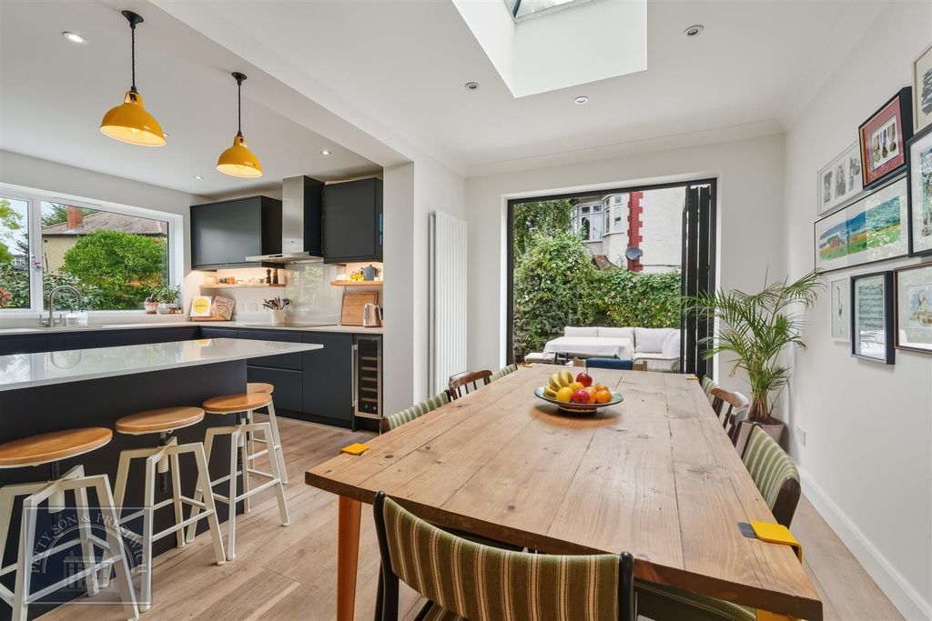 Property photo 3 of 24