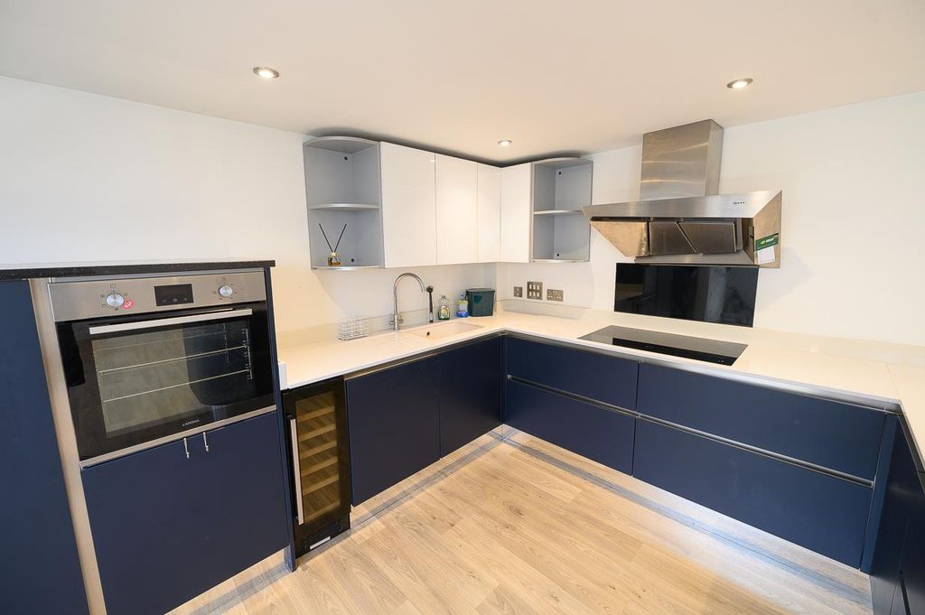 Property photo 3 of 17 Kitchen Pic 2.Jpg