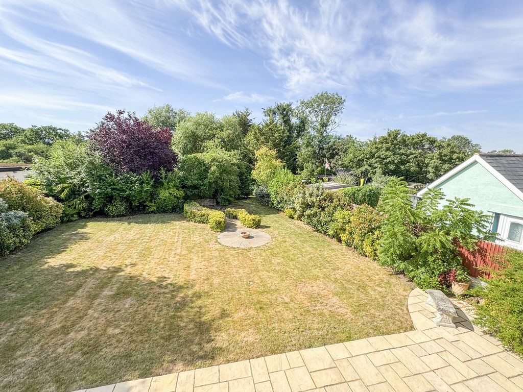 Property photo 2 of 34