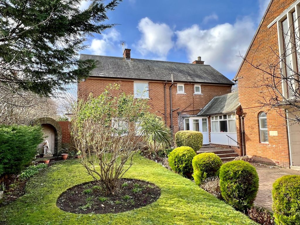 Property photo 2 of 10