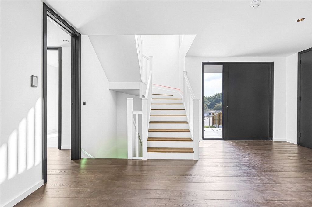 Additional image 10 of 6 bed detached house to rentRosebury Close, Goffs Oak, Waltham Cross, Hertfordshire EN7