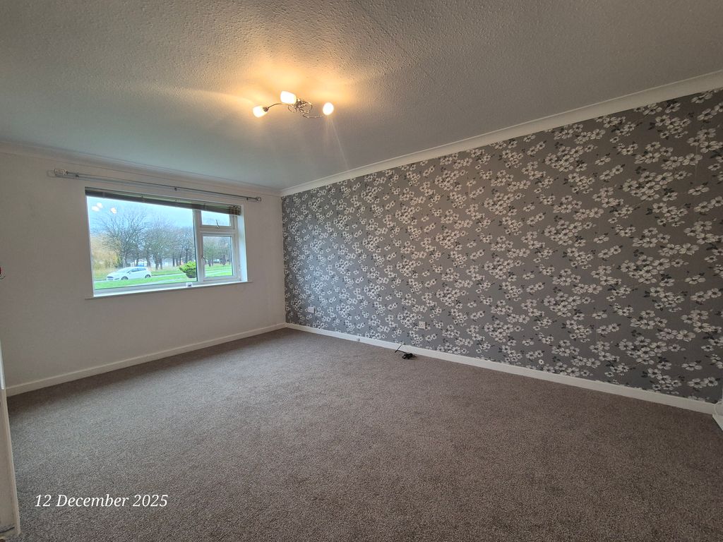 Property photo 2 of 28