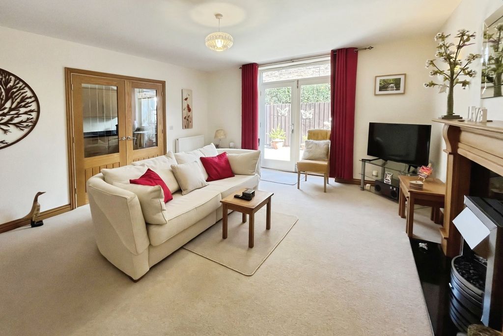 Property photo 3 of 11 Living/Dining Room