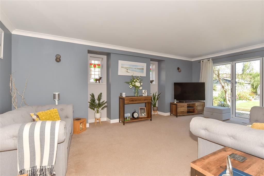 Property photo 3 of 12 Lounge
