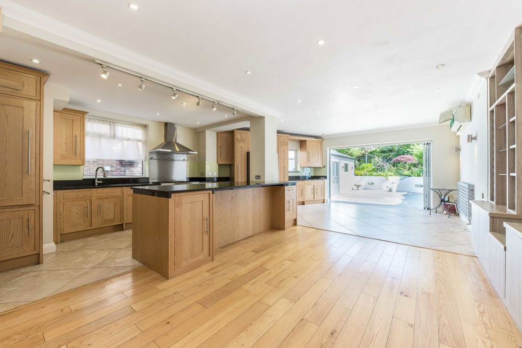 Property photo 3 of 7