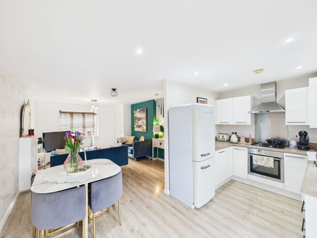 Property photo 2 of 17 4744675