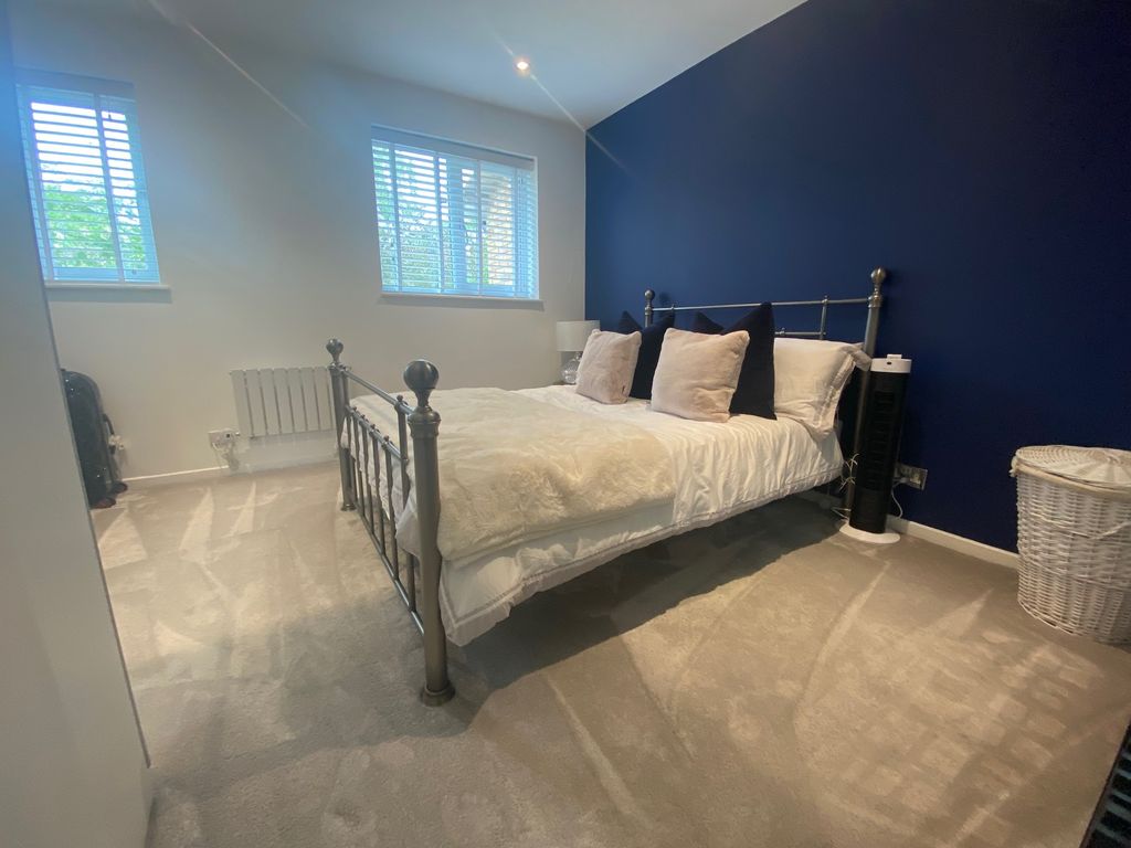 Property photo 3 of 6 Bedroom