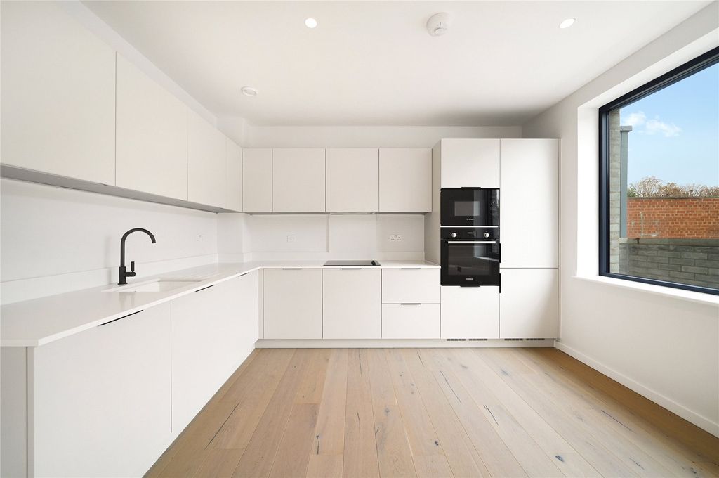 Property photo 3 of 17 Picture No. 12