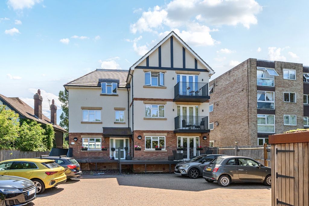Property photo 1 of 16 1483745-1-6A424Fa...