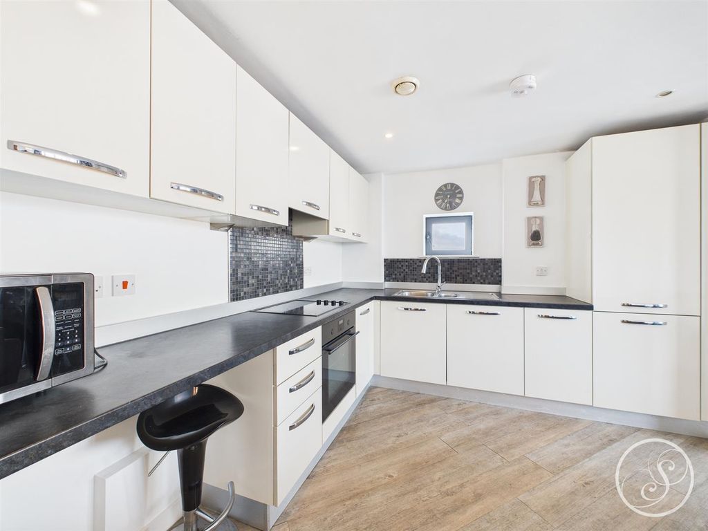 Property photo 2 of 10 Cam02071G0-Pr0731-Still014.Jpg