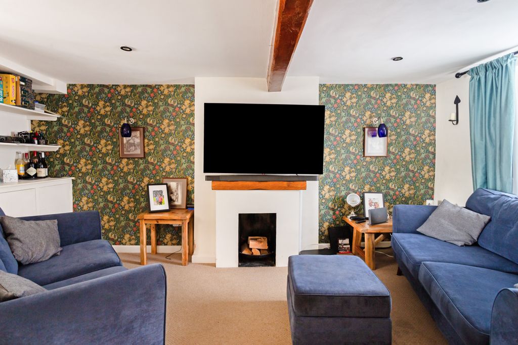 Property photo 3 of 10