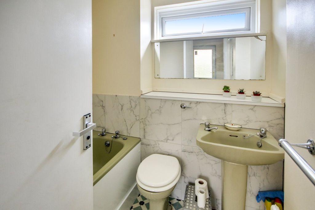 Additional image 7 of 1 bed maisonette for saleCromwell Place, East Grinstead RH19