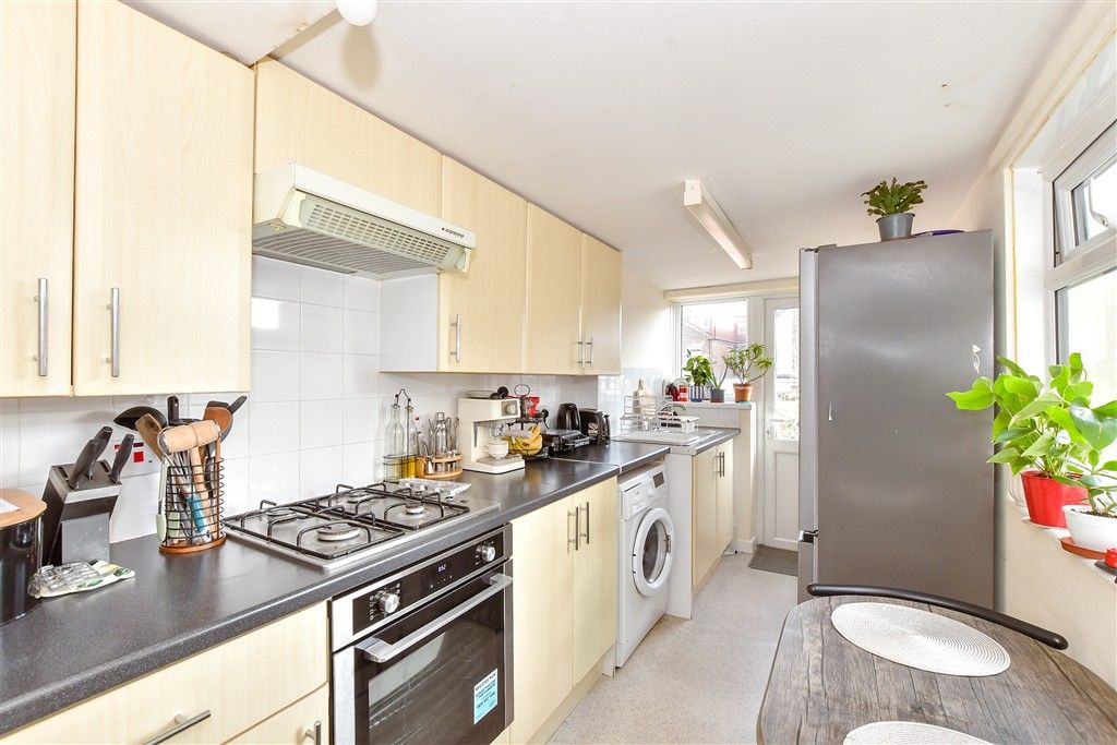 Property photo 3 of 7 Kitchen