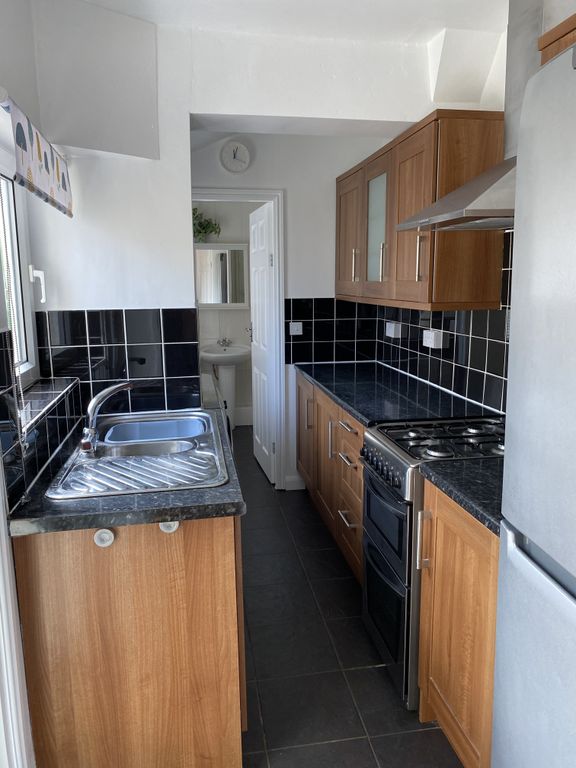 Property photo 3 of 9 Kitchen