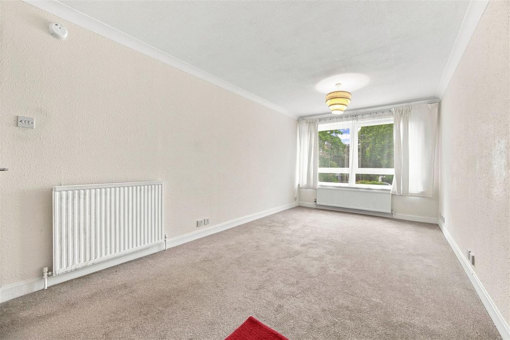 Property photo 3 of 15 04-90_Ascort_Court_Glasgow_004.Jpg
