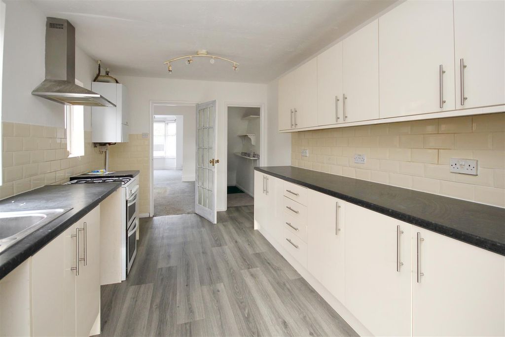 Property photo 2 of 11 Kitchen.Jpg
