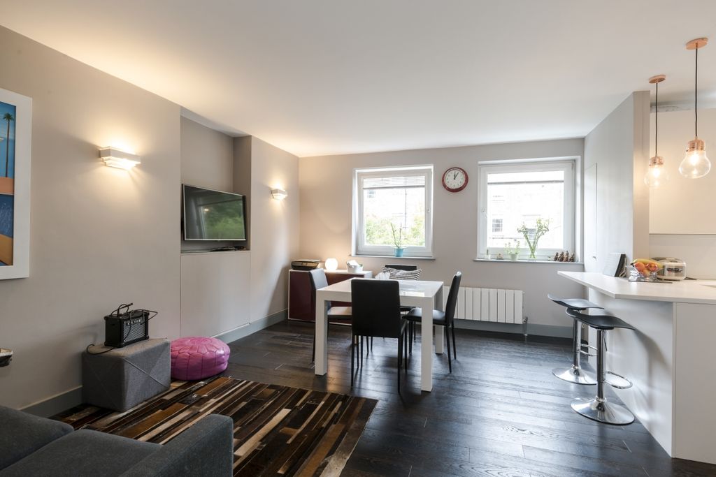 Property photo 2 of 12 1