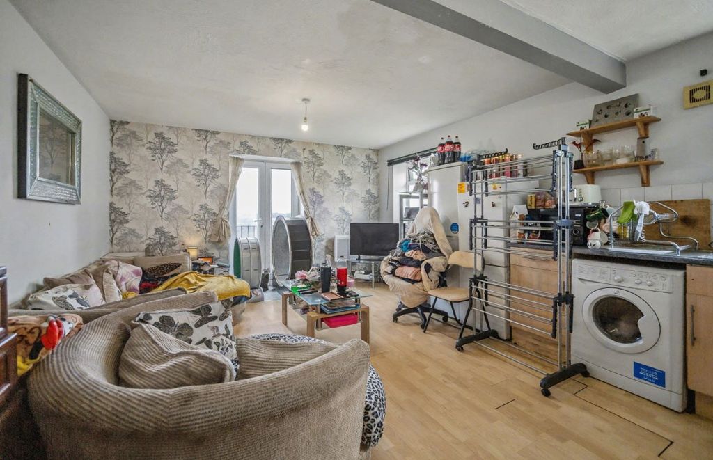 Property photo 3 of 6