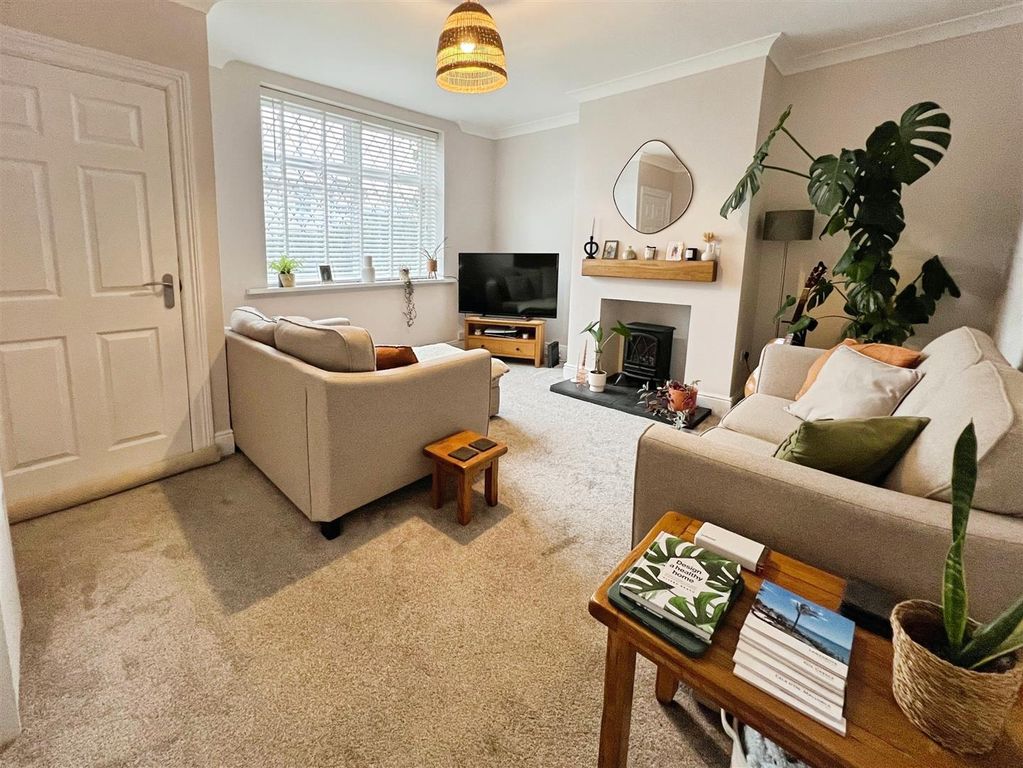 Property photo 2 of 20 Lounge