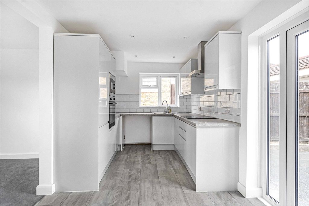 Property photo 3 of 16 Reception/Kitchen