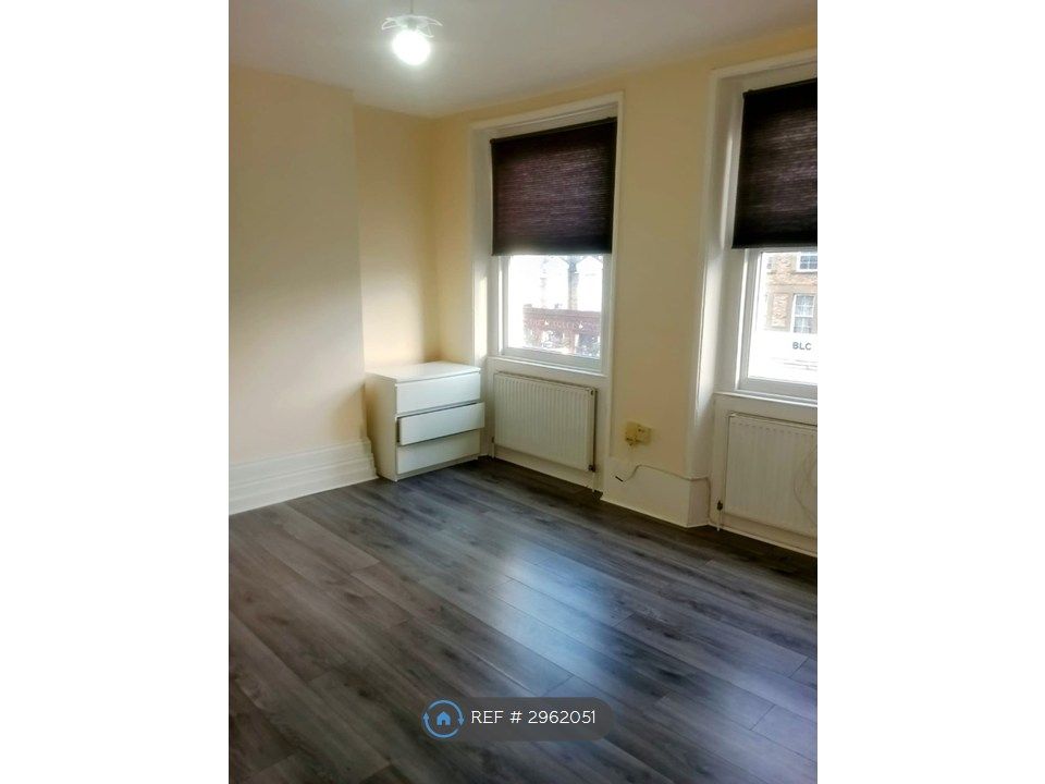 Property photo 3 of 10 Bedroom