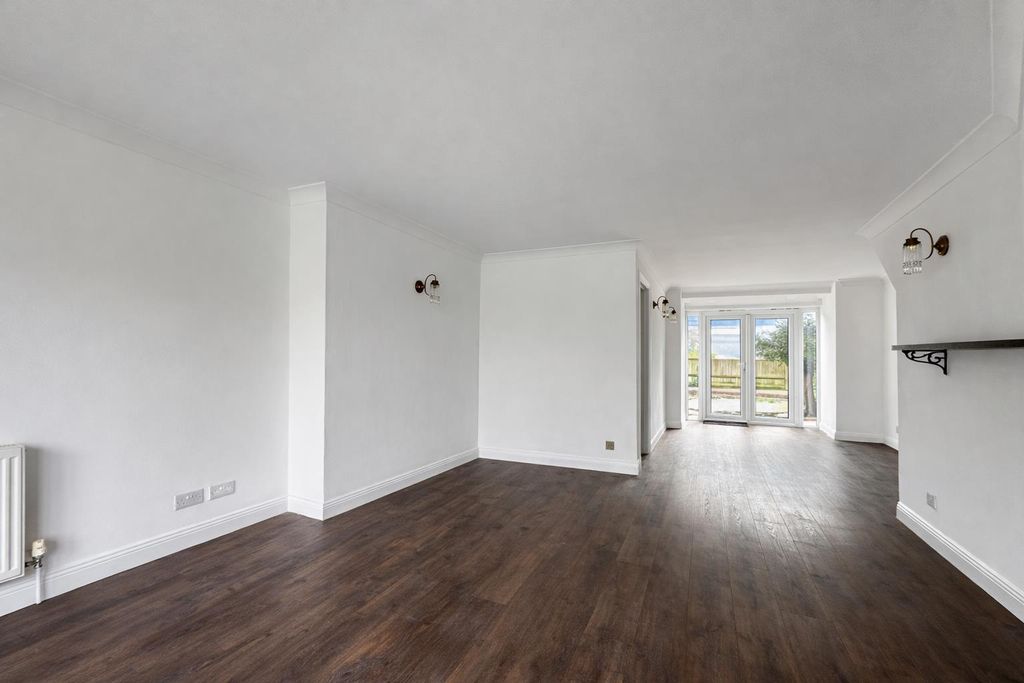 Property photo 3 of 14 Livingroomdining.Png