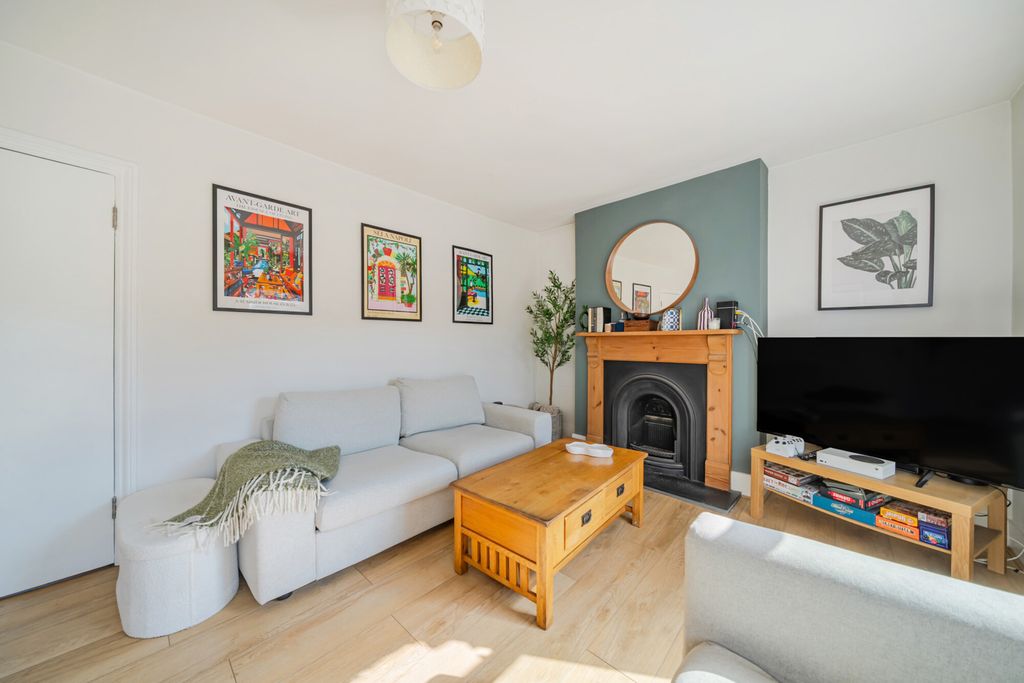 Property photo 3 of 17 1504348-4-19Ffbbd...