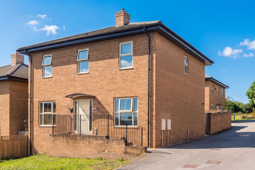 Property photo 1 of 37