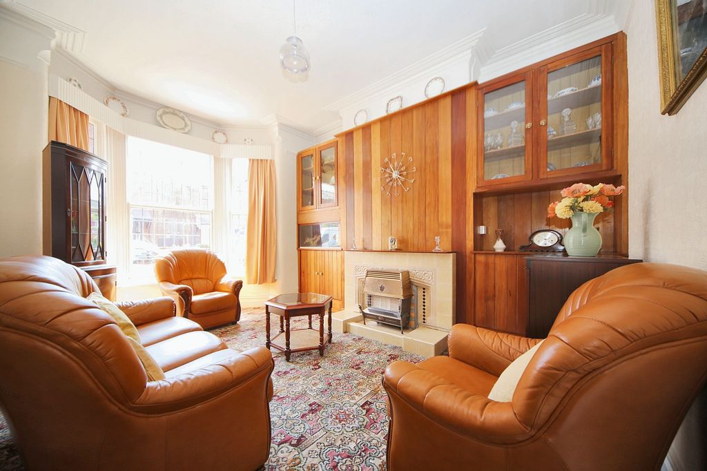 Property photo 2 of 23