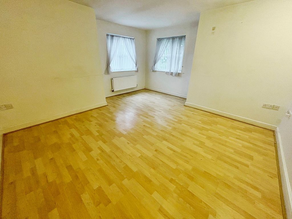 Property photo 3 of 6 Picture No. 12