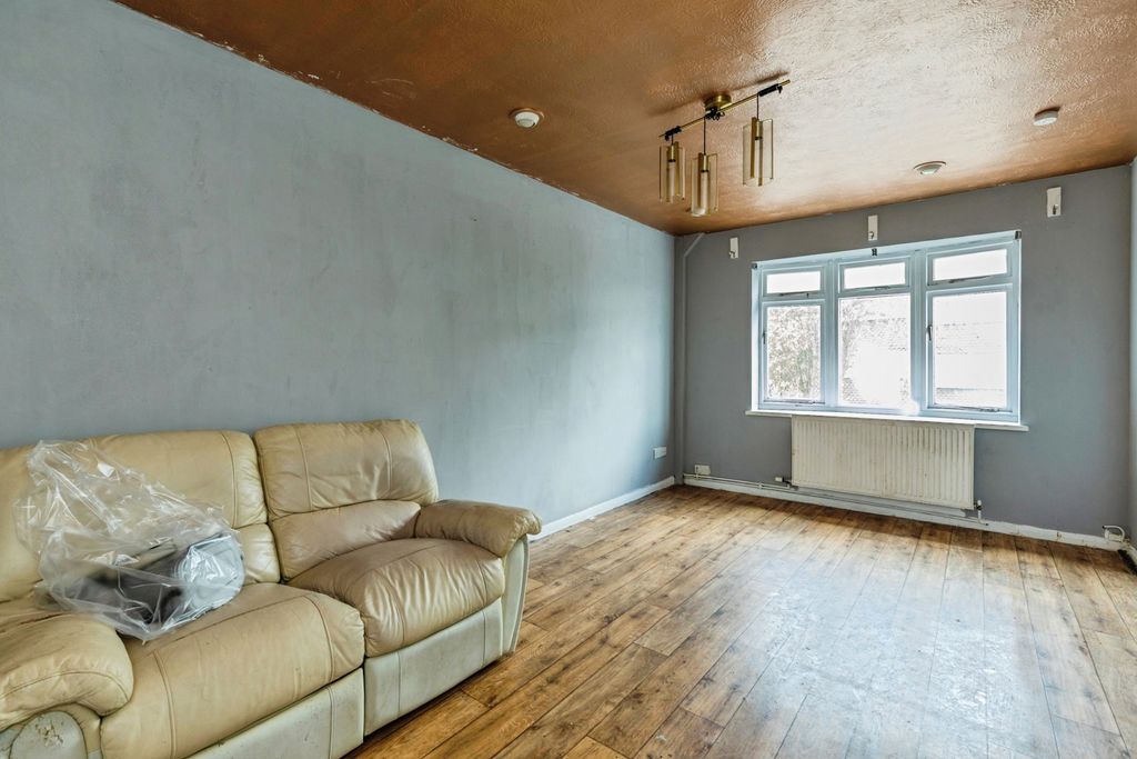Property photo 1 of 8 Pbox-Img.Jpg