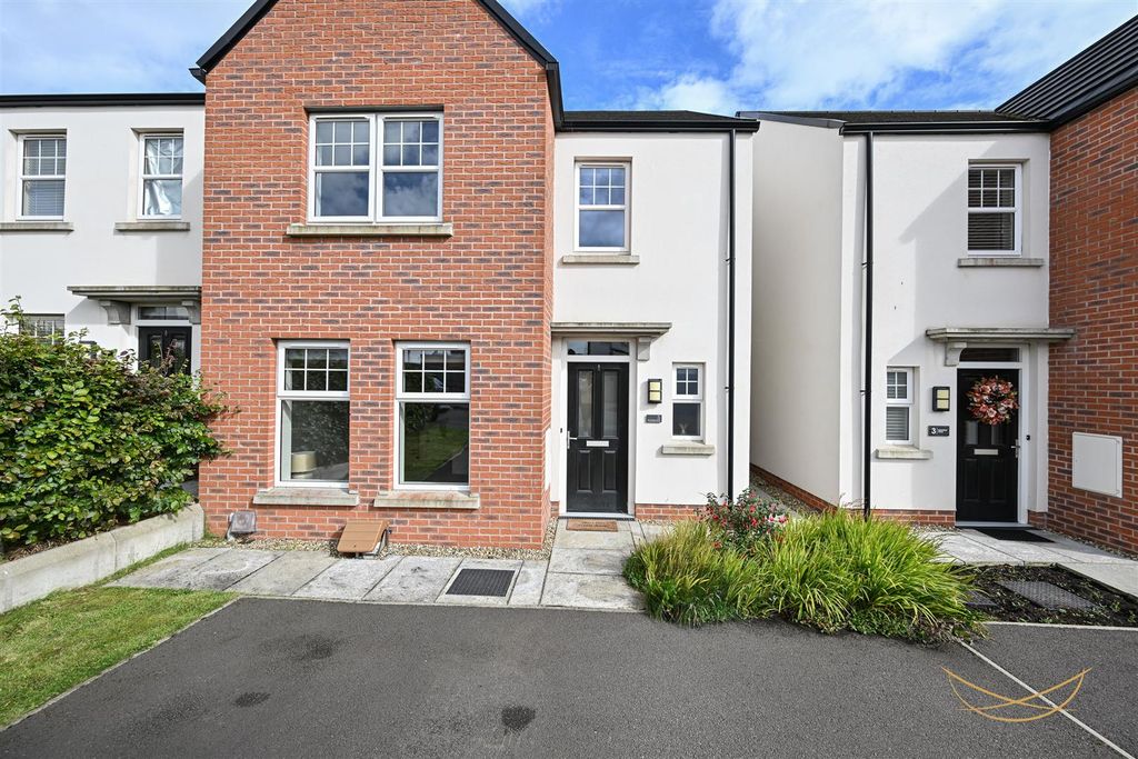 Property photo 2 of 40 Dhp-4.Jpg