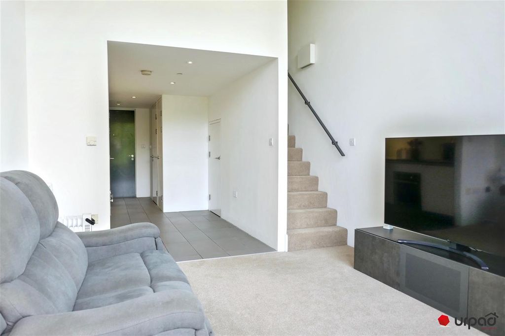 Property photo 3 of 14 Lounge