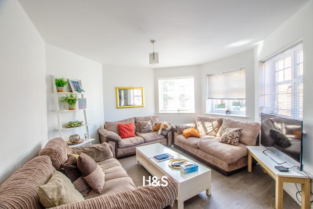 Property photo 2 of 11 50 Ratcliffe Avenue - Lounge..Jpg