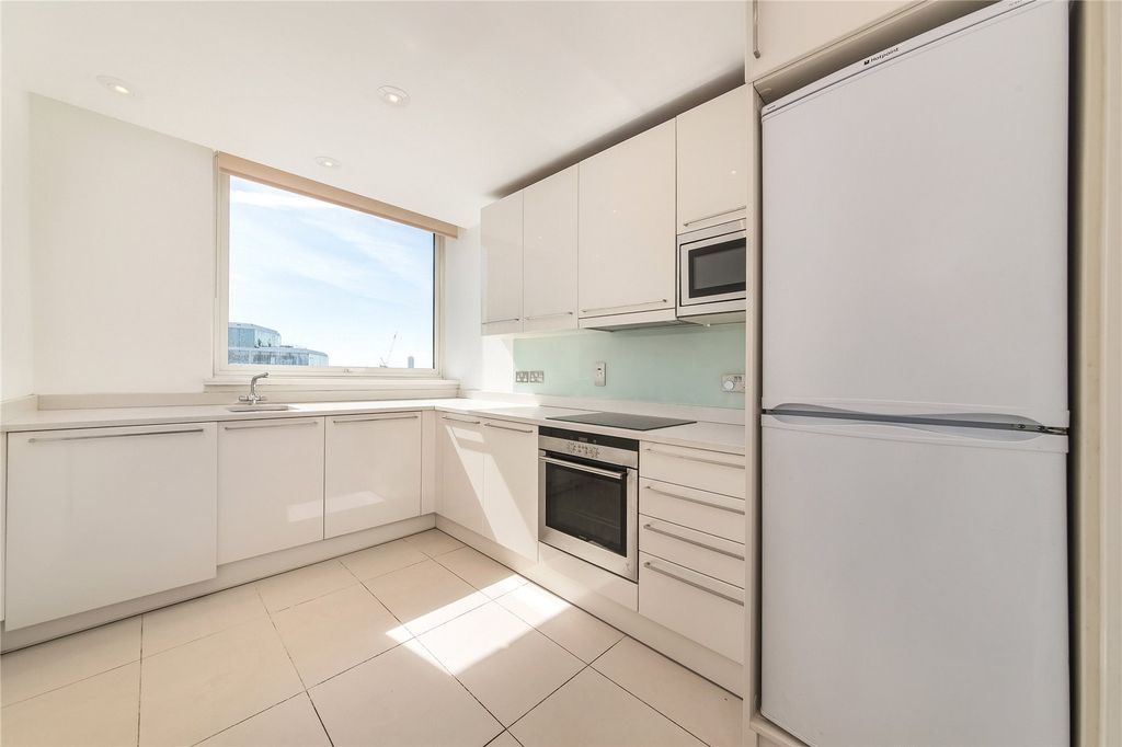 Property photo 3 of 12 Reception/Kitchen