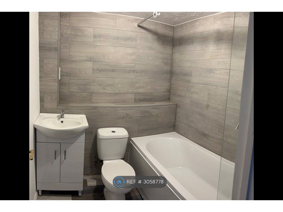 Property photo 3 of 7 Bathroom