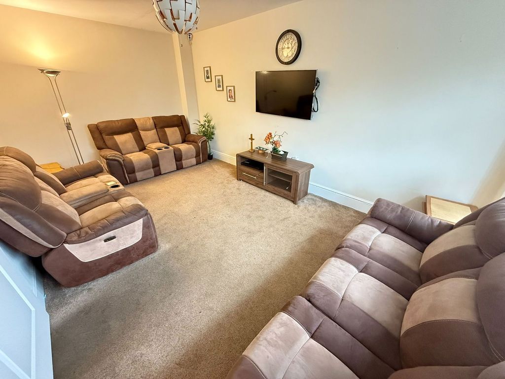 Property photo 3 of 23