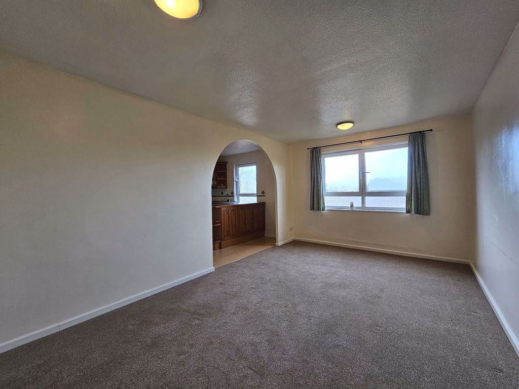 Property photo 3 of 11 Photo 6